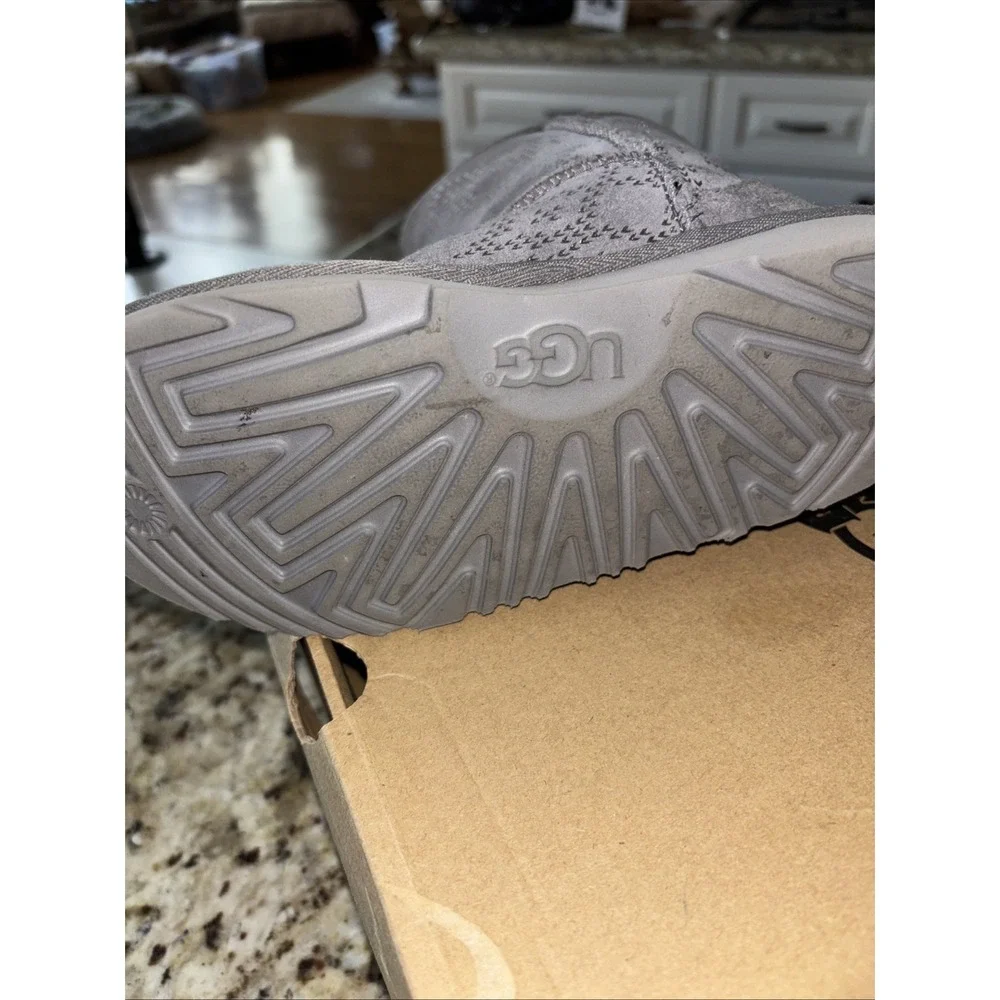 Ugg K Classic II Icelandic‎ Foil Silver, And Gray Boots Size 2  Youth. 3644